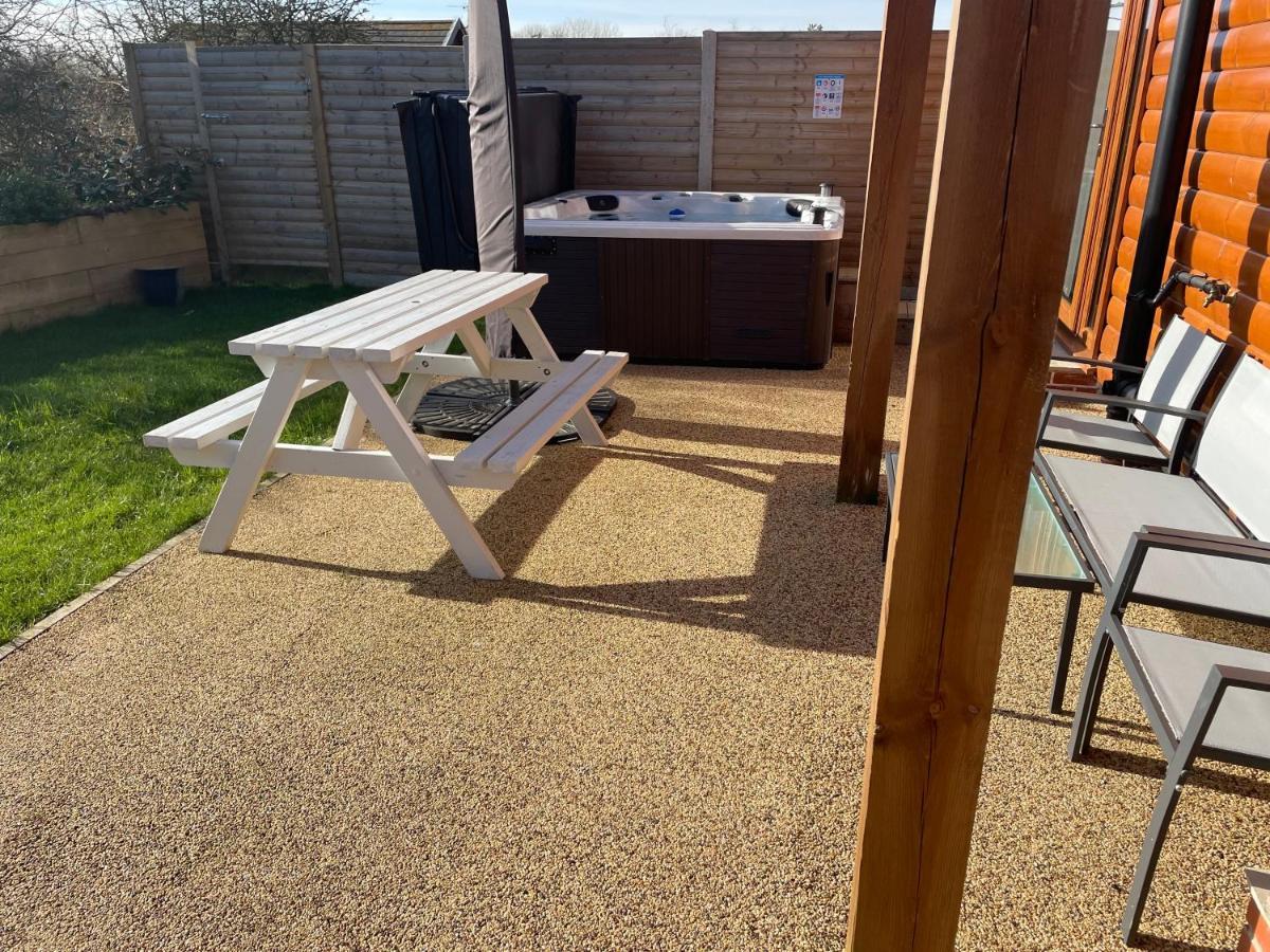 31 Cherry East Riding Of Yorkshire Hot Tub & Fishing Garton Exterior foto