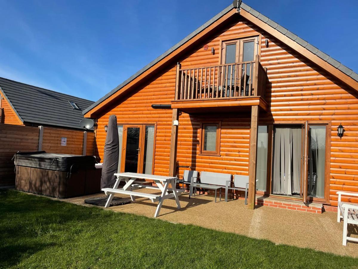 31 Cherry East Riding Of Yorkshire Hot Tub & Fishing Garton Exterior foto